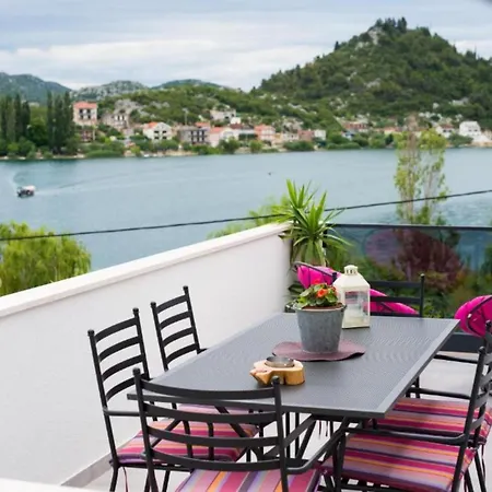 One-bedroom With View דירה *