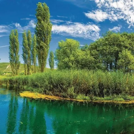 One-bedroom With View דירה